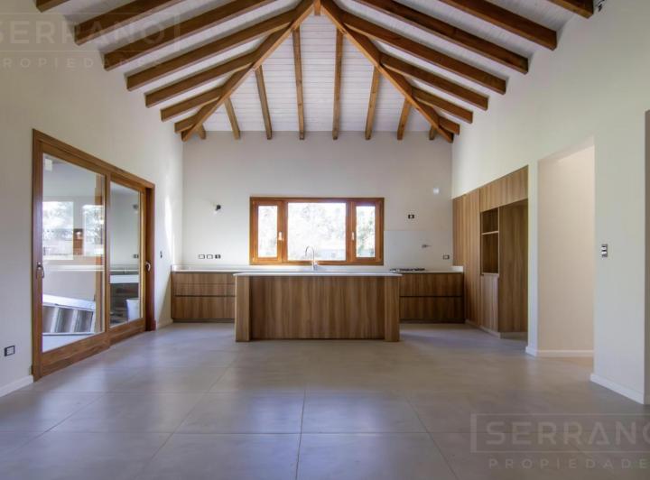 Casa · 160m² · 4 Ambientes · 2 Cocheras
