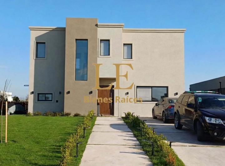 Casa · 187m² · 4 Ambientes · 4 Cocheras