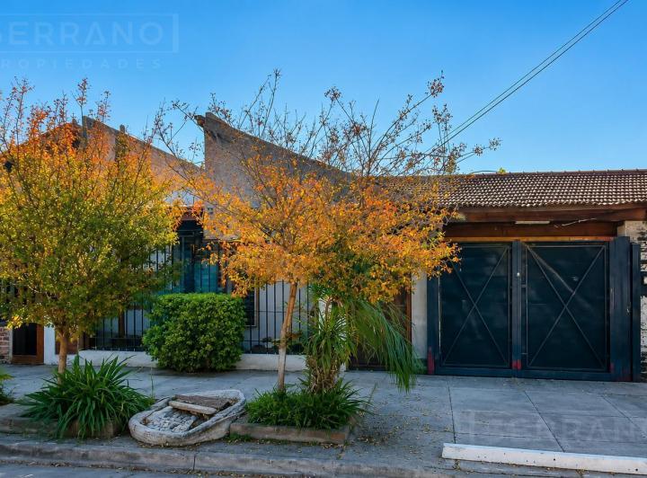 Casa · 170m² · 3 Ambientes · 2 Cocheras