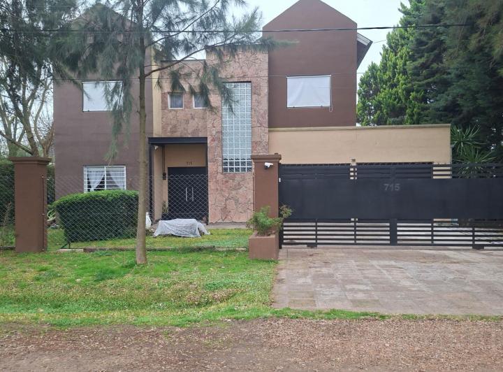 Casa · 170m² · 3 Ambientes · 2 Cocheras