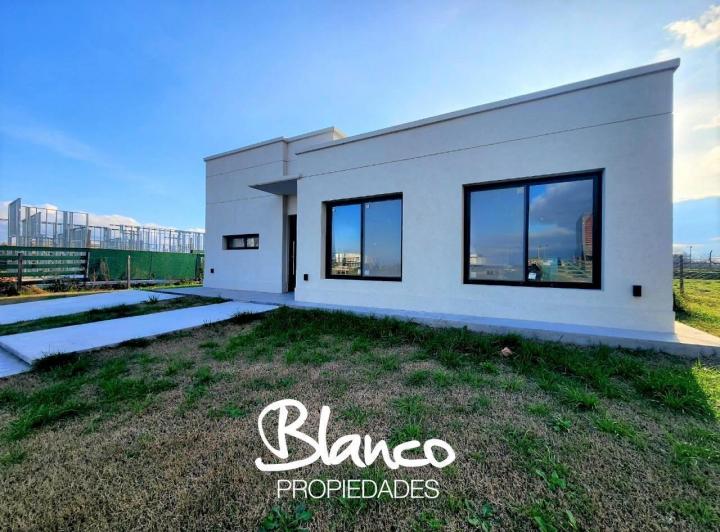 Casa · 151m² · 5 Ambientes · 2 Cocheras