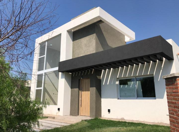 Casa · 147m² · 5 Ambientes · 2 Cocheras