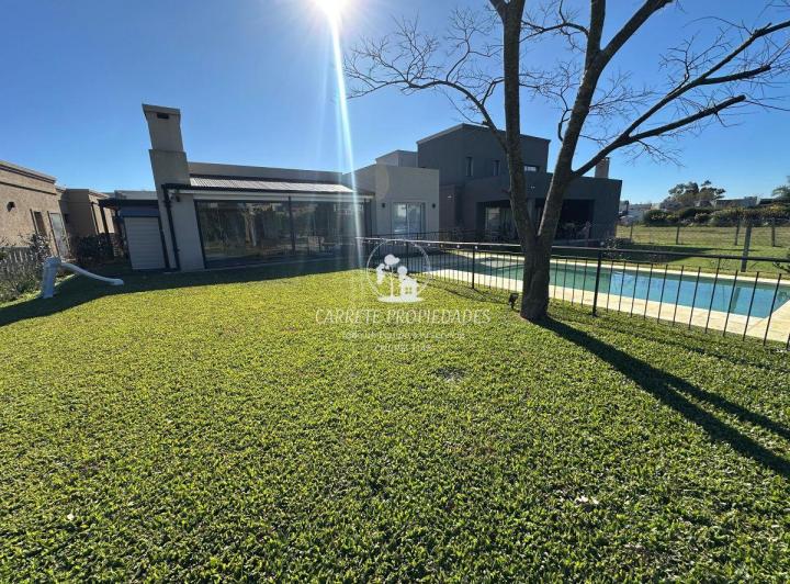 Casa · 180m² · 4 Ambientes · 3 Cocheras