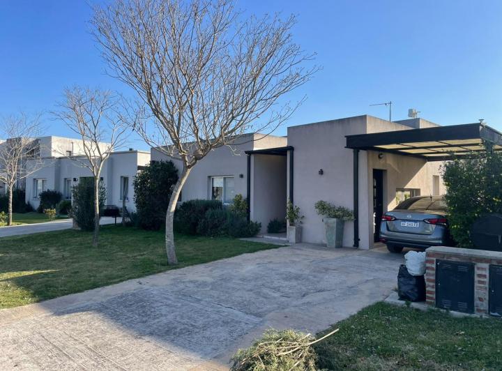 Casa · 110m² · 4 Ambientes · 2 Cocheras