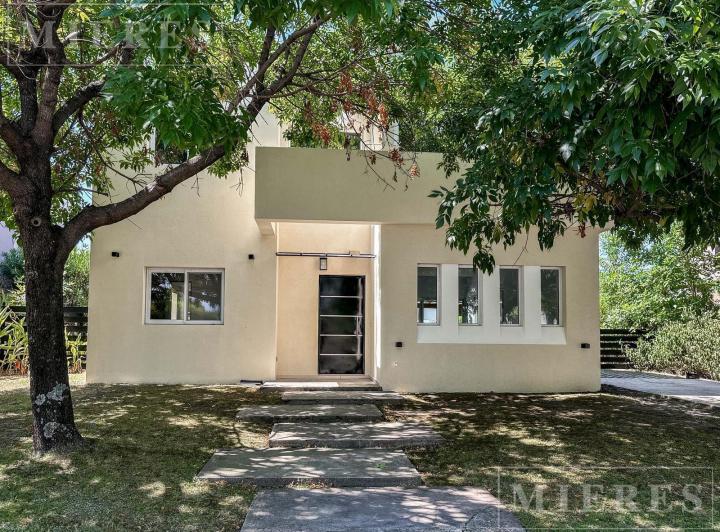 Casa · 150m² · 4 Ambientes · 2 Cocheras