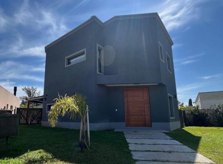 Casa · 137m² · 4 Ambientes · 2 Cocheras