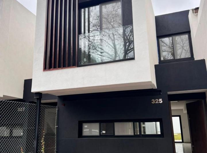 Casa · 122m² · 4 Ambientes · 1 Cochera