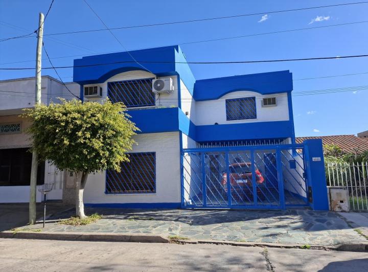 Casa · 231m² · 5 Ambientes · 2 Cocheras