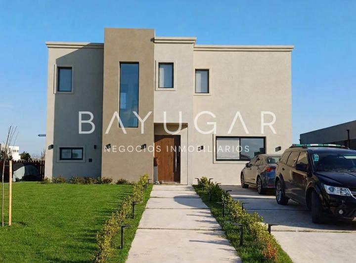 Casa · 170m² · 4 Ambientes · 4 Cocheras