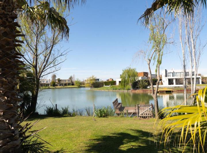 Casa · 150m² · 5 Ambientes · 2 Cocheras