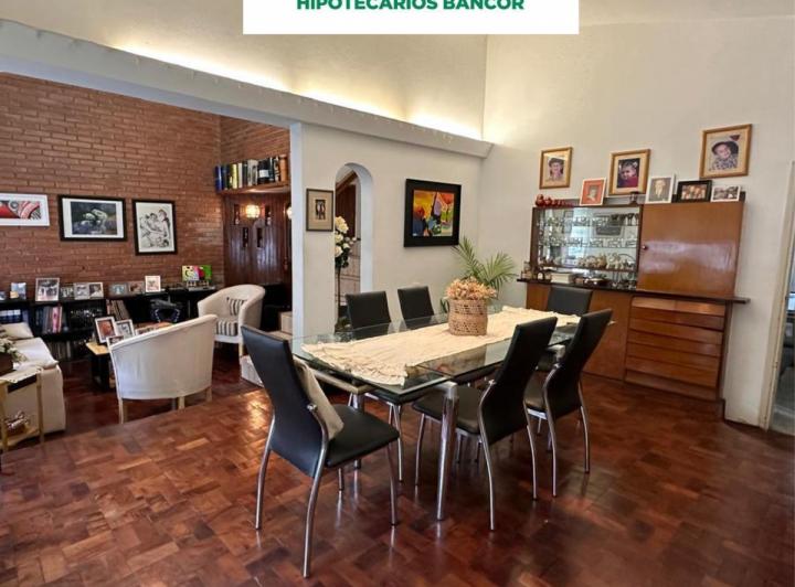 Casa · 174m² · 4 Ambientes · 1 Cochera