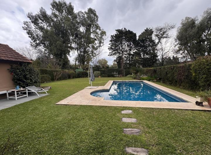 Casa · 850m² · 6 Ambientes · 2 Cocheras