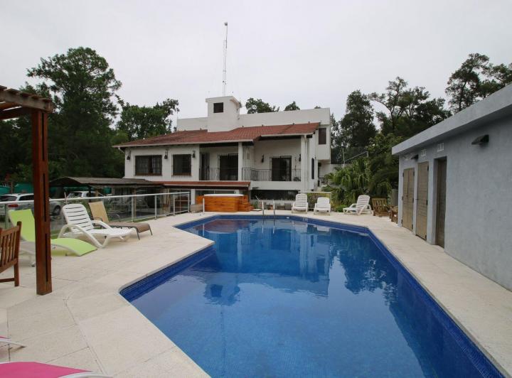 Casa · 706m² · 6 Ambientes · 5 Cocheras