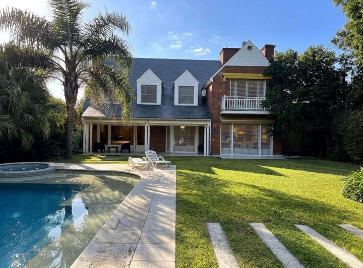 Casa · 640m² · 10 Ambientes · 1 Cochera