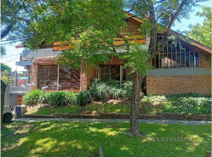 Casa · 251m² · 5 Ambientes · 1 Cochera