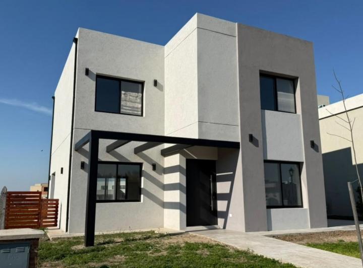 Casa · 203m² · 5 Ambientes · 3 Cocheras
