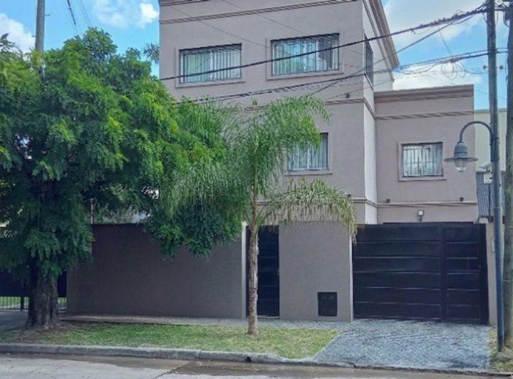 Casa · 335m² · 7 Ambientes · 2 Cocheras