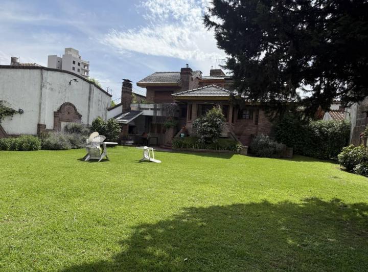 Casa · 300m² · 6 Ambientes