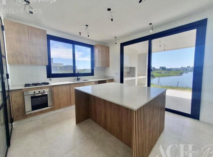 Casa · 223m² · 4 Ambientes