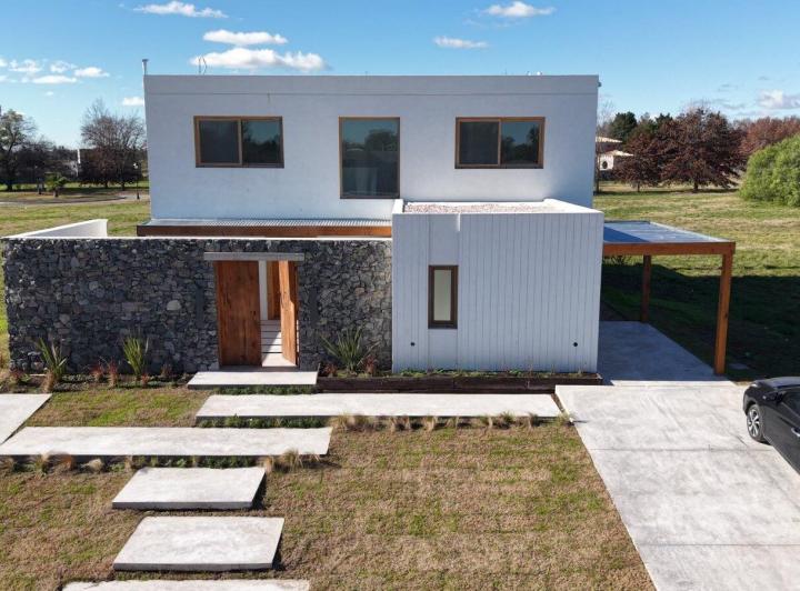 Casa · 240m² · 6 Ambientes
