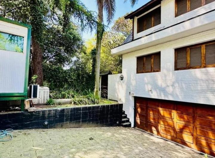 Casa · 575m² · 6 Ambientes · 6 Cocheras