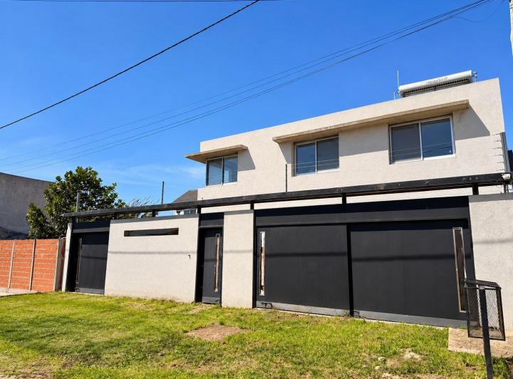Casa · 227m² · 7 Ambientes · 1 Cochera