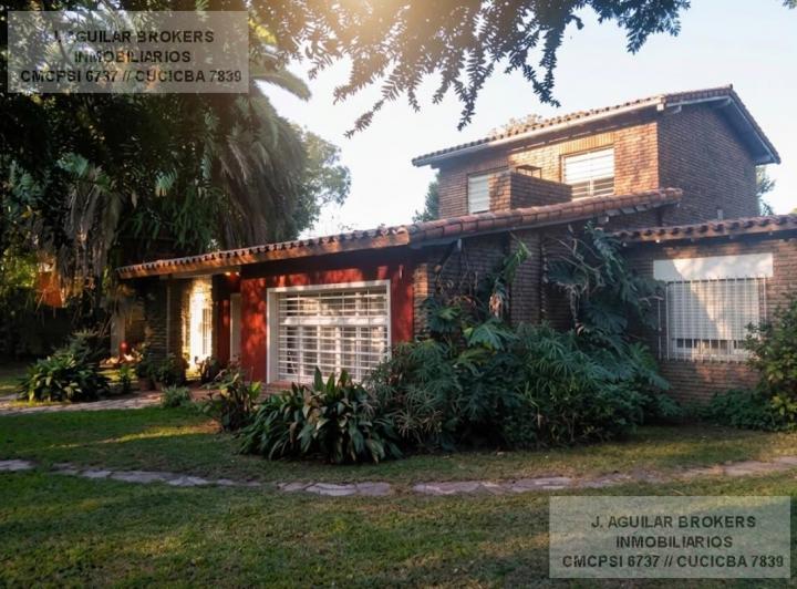 Casa · 256m² · 6 Ambientes · 4 Cocheras
