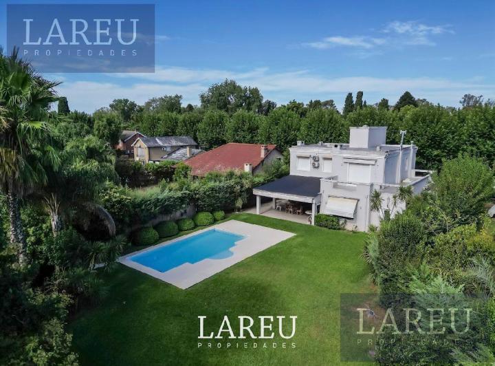 Casa · 290m² · 6 Ambientes · 2 Cocheras