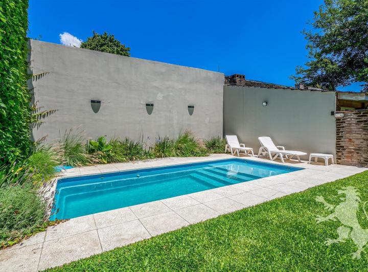 Casa · 212m² · 5 Ambientes · 2 Cocheras
