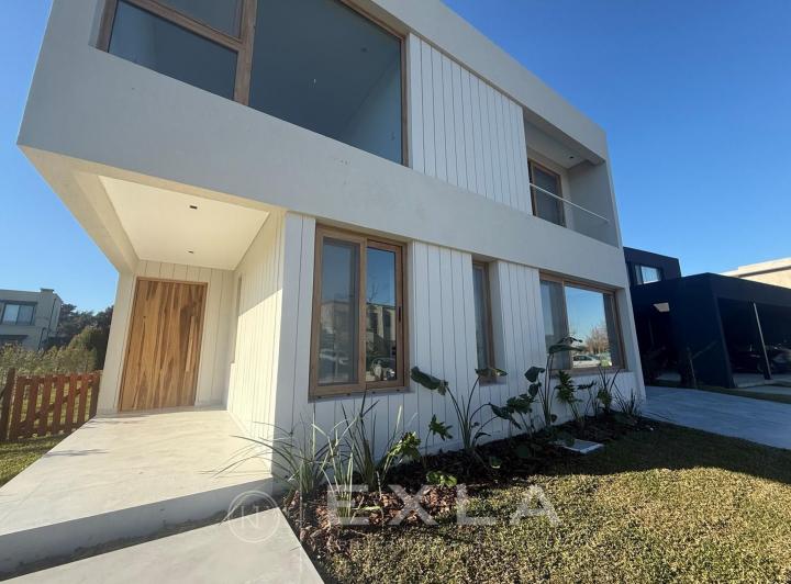 Casa · 262m² · 5 Ambientes · 1 Cochera