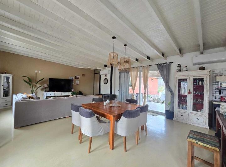 Casa · 205m² · 6 Ambientes · 1 Cochera