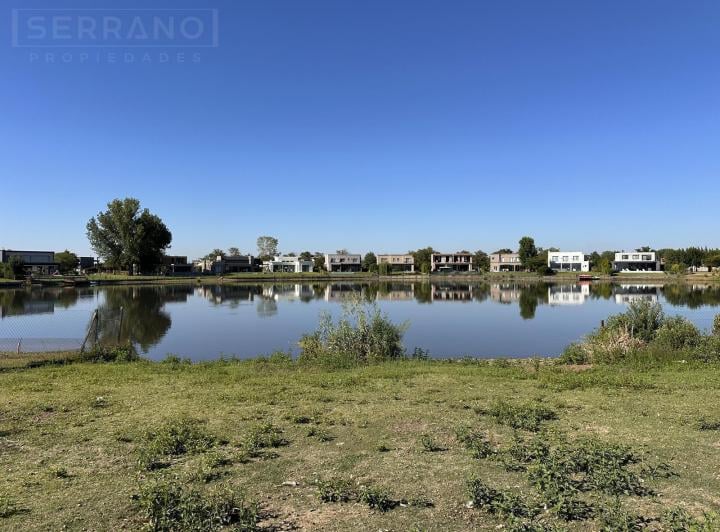 Terreno · 832m²