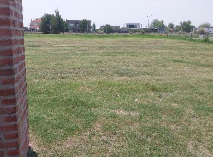 Terreno · 886m²