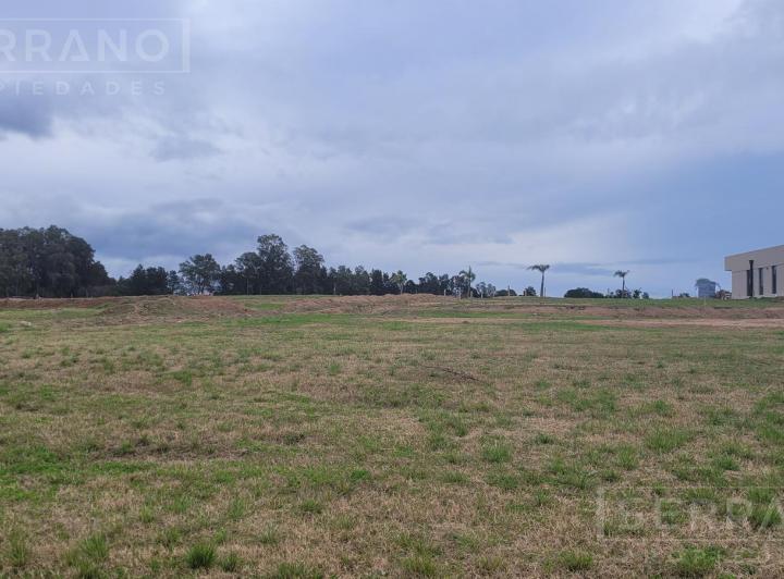 Terreno · 680m²