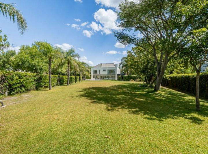 Terreno · 610m²