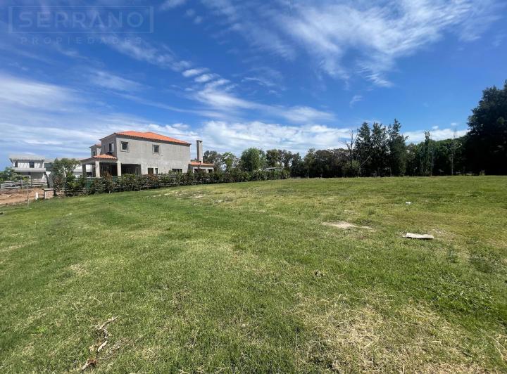 Terreno · 890m²