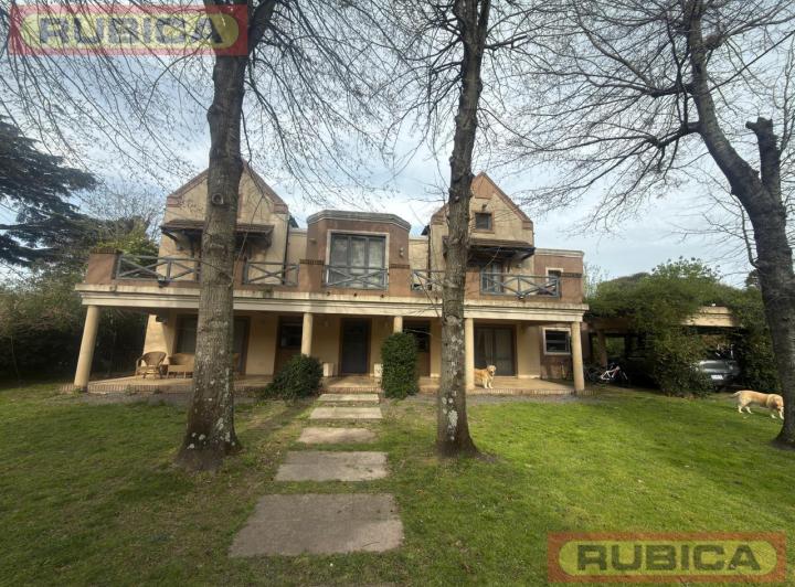 Casa · 491m² · 6 Ambientes · 2 Cocheras