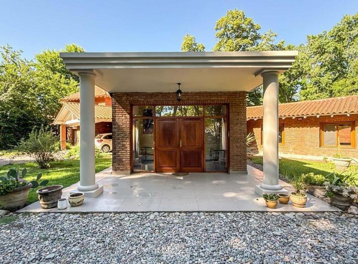 Casa · 640m² · 15 Ambientes · 1 Cochera