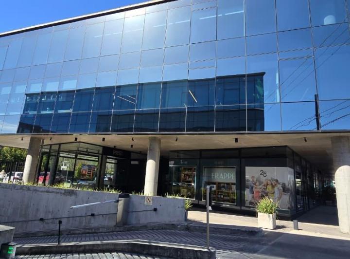 Local comercial · 110m² · 2 Cocheras