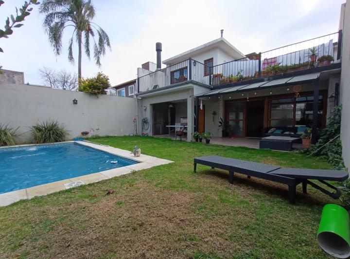 Casa · 366m² · 7 Ambientes · 2 Cocheras