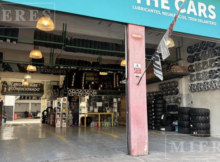 Local comercial · 200m² · 1 Ambiente · 2 Cocheras