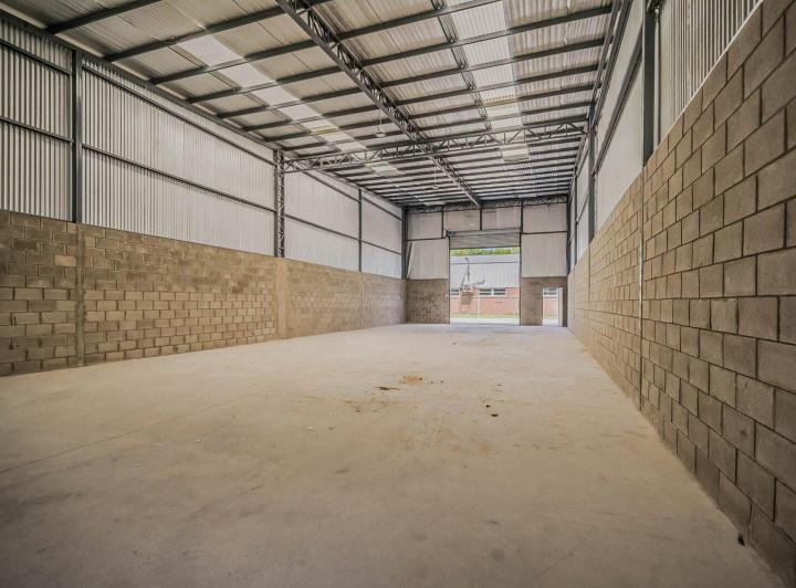Depósito · 235m²