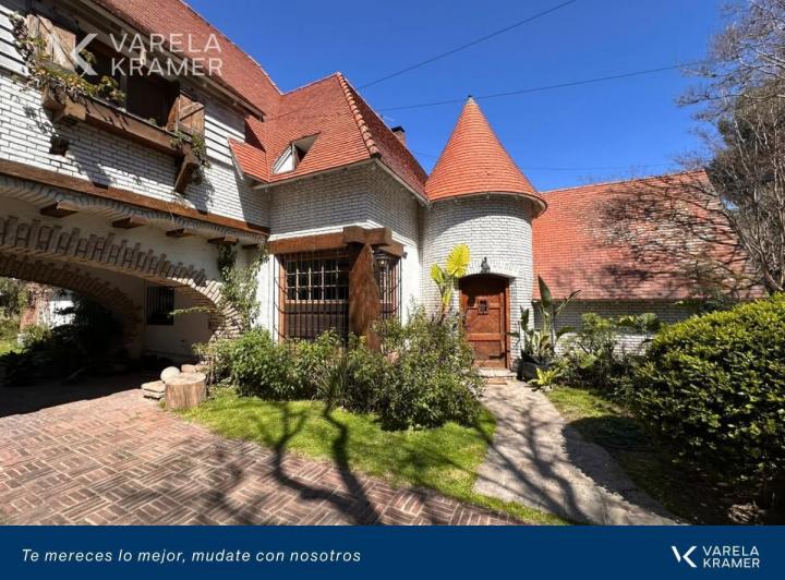 Casa · 185m² · 5 Ambientes · 1 Cochera