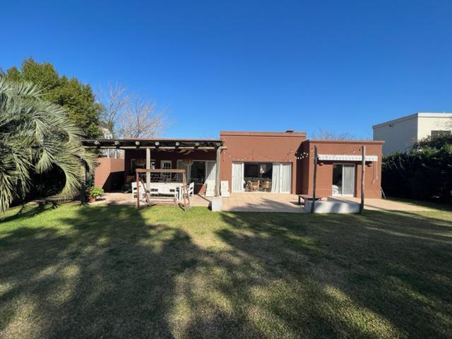 Casa · 130m² · 4 Ambientes · 2 Cocheras