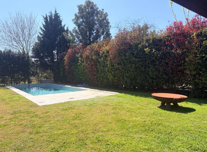 Casa · 180m² · 5 Ambientes · 3 Cocheras