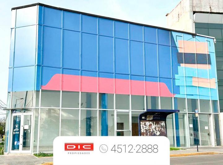 Local comercial · 245m² · 2 Ambientes · 2 Cocheras