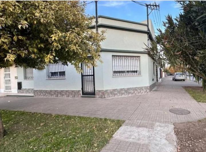 Casa · 4 Ambientes · 1 Cochera