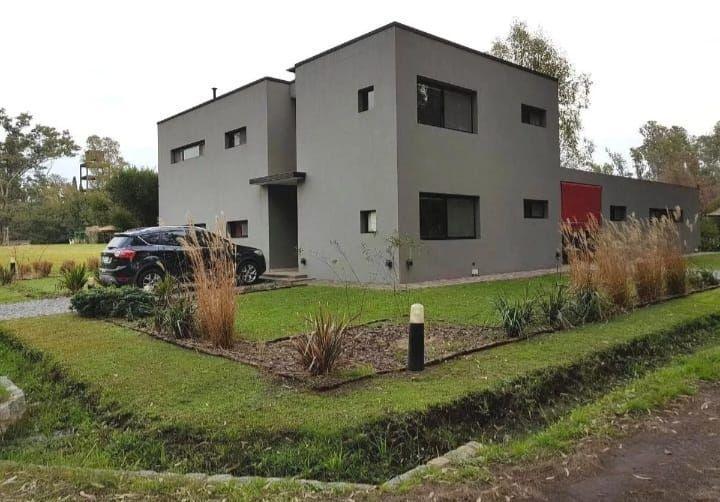 Casa · 228m² · 4 Ambientes · 1 Cochera