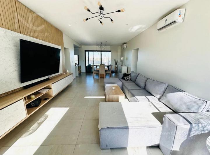 Casa · 179m² · 4 Ambientes · 1 Cochera