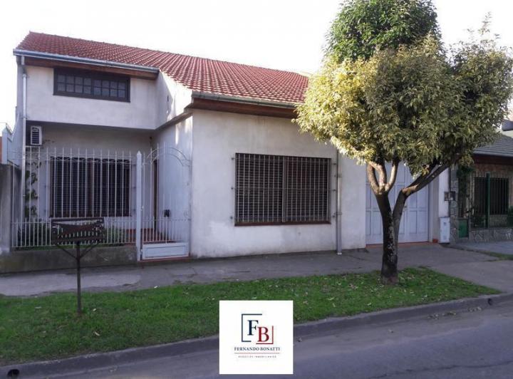 Casa · 101m² · 3 Dormitorios · 2 Cocheras